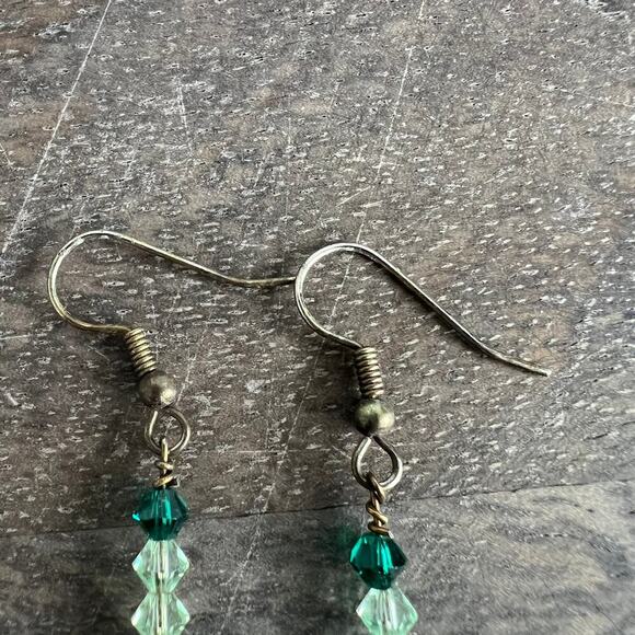 🍭6/$30 Emerald tone dangle drop handmade beaded green earrings with silver hooks - Picture 6 of 6